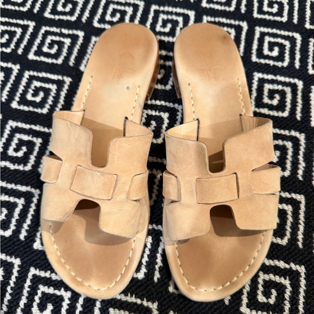 Jennifer tattanelli slip on sandal